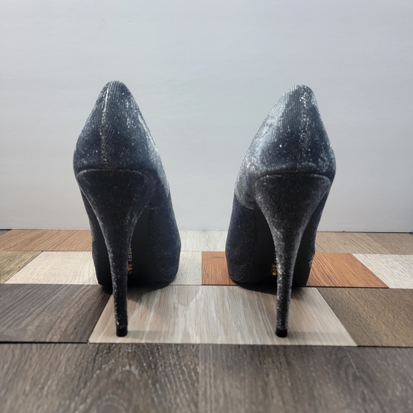 Women's 5.5 Silver Peep Toe Pumps - Picture 4 of 5